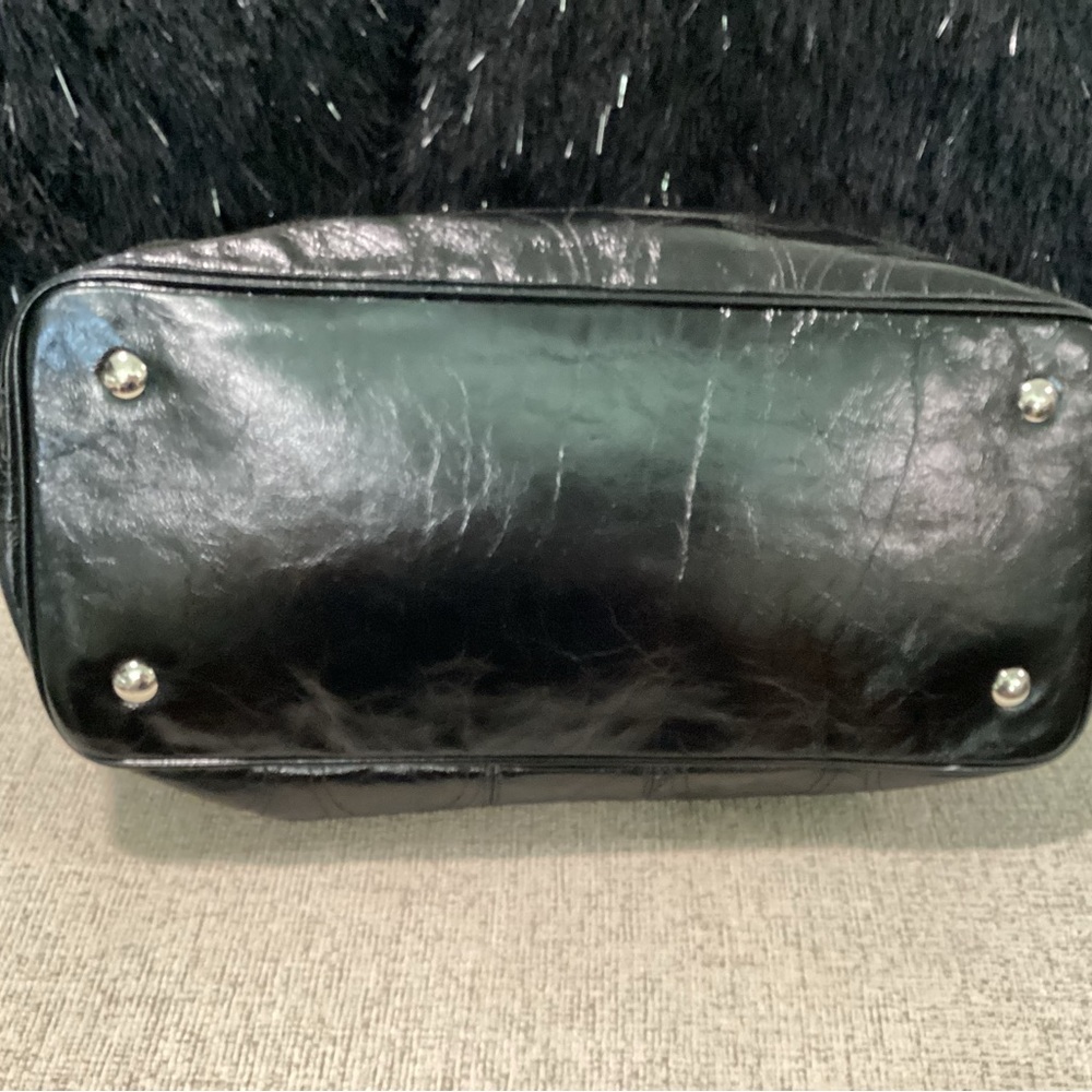 Coach black patent leather monogram kiss lock shoulder bag with silver hardware - Picture 4 of 9